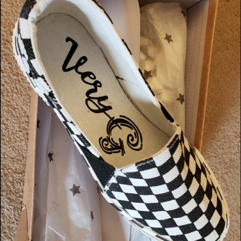 Very G checkerboard shoes